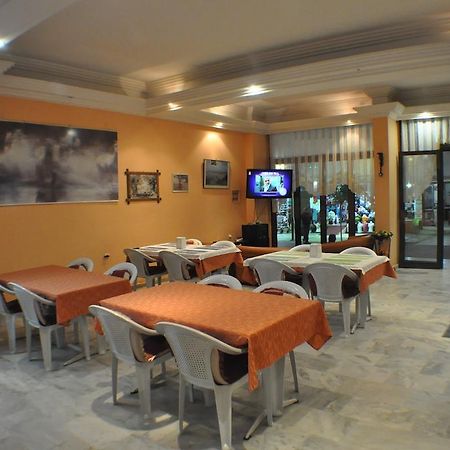 Akerdem Hotel คูซาดาซี ภายนอก รูปภาพ