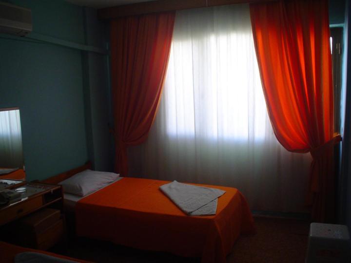 Akerdem Hotel คูซาดาซี ห้อง รูปภาพ