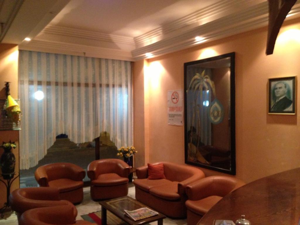 Akerdem Hotel คูซาดาซี ภายนอก รูปภาพ