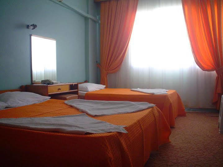 Akerdem Hotel คูซาดาซี ภายนอก รูปภาพ