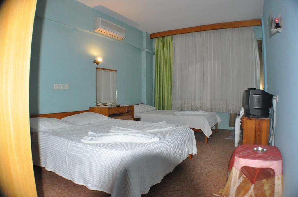Akerdem Hotel คูซาดาซี ห้อง รูปภาพ
