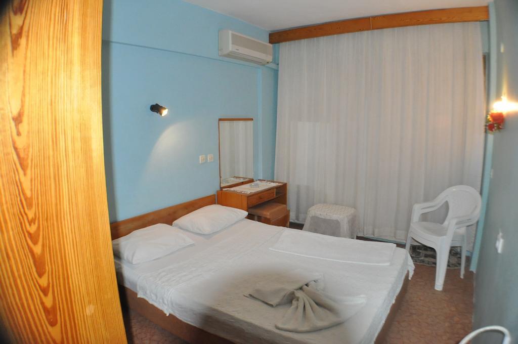 Akerdem Hotel คูซาดาซี ภายนอก รูปภาพ