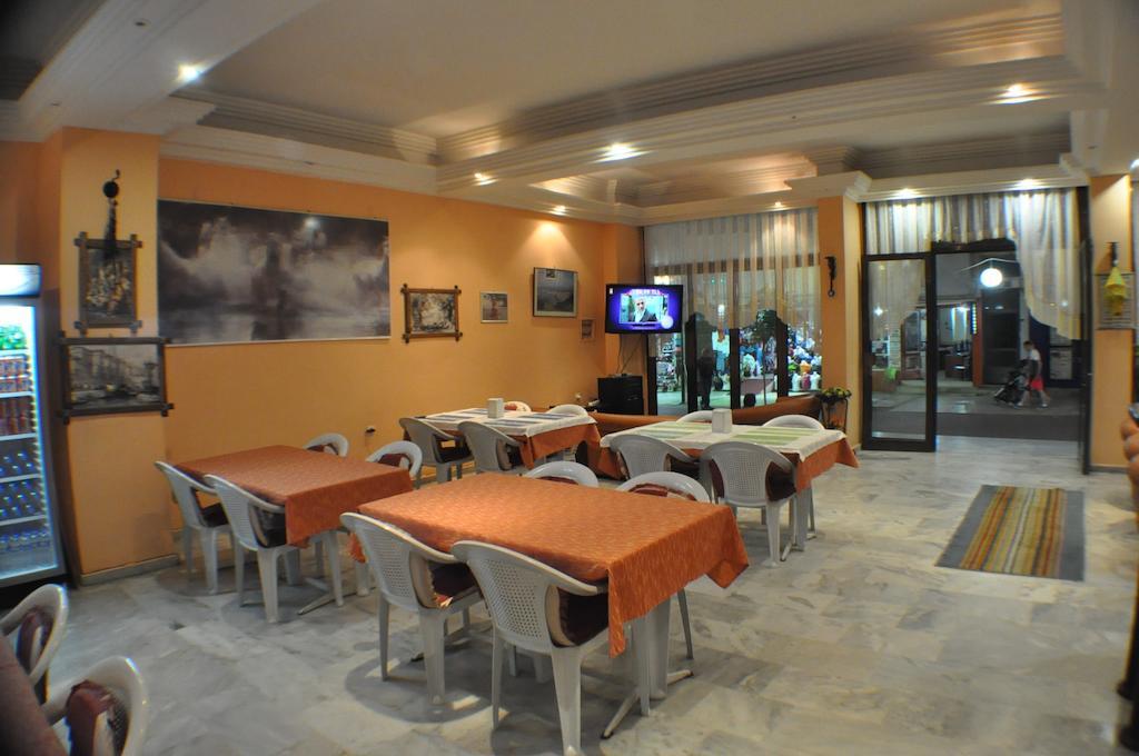 Akerdem Hotel คูซาดาซี ภายนอก รูปภาพ